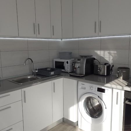 Sara Apartman Livezeni  Экстерьер фото