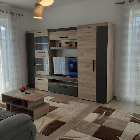 Sara Apartman Livezeni  Экстерьер фото