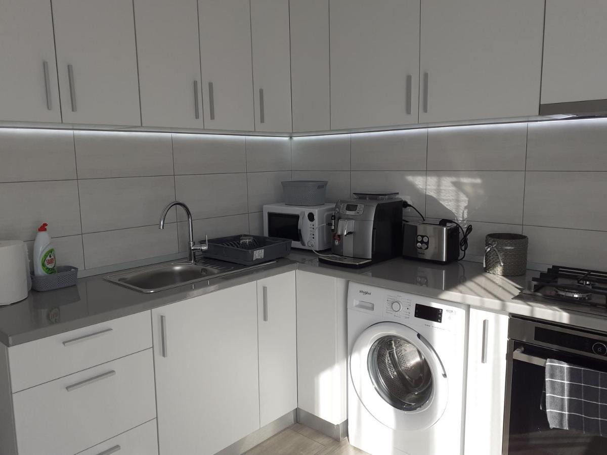 Sara Apartman Livezeni  Экстерьер фото