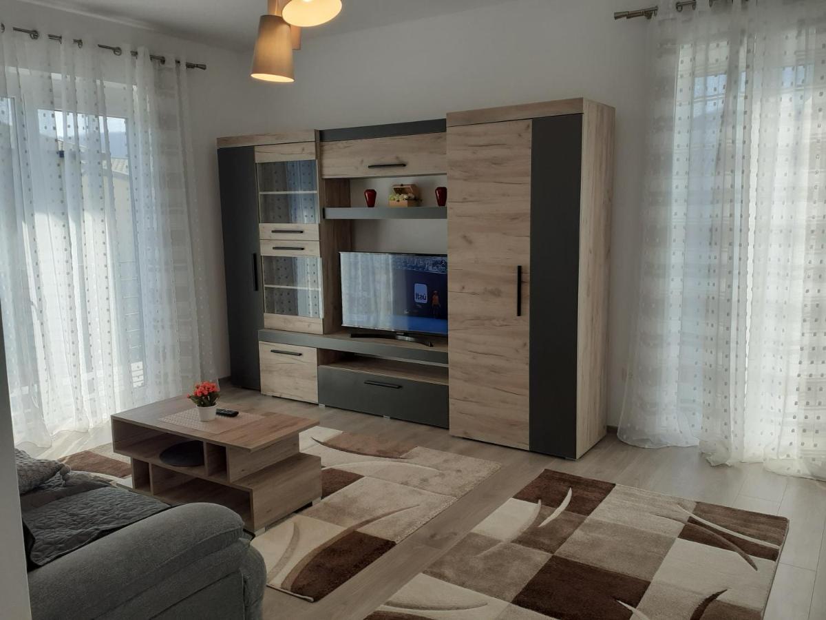 Sara Apartman Livezeni  Экстерьер фото