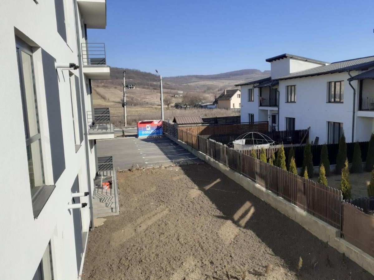 Sara Apartman Livezeni  Экстерьер фото
