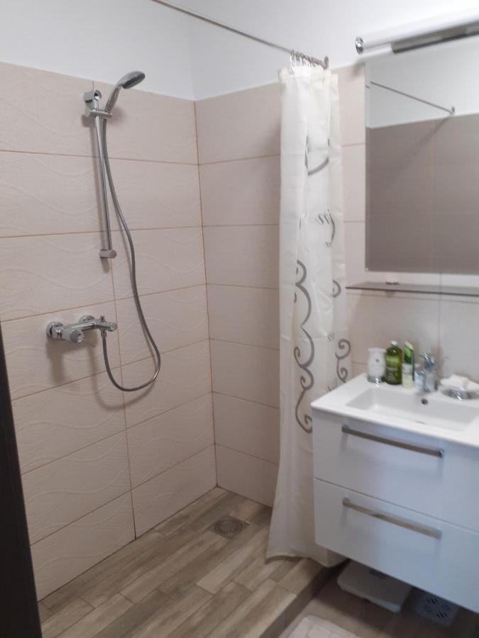Sara Apartman Livezeni  Экстерьер фото